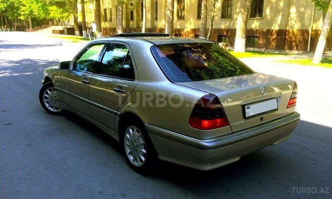 Mercedes C 220 1999, 260,000 km - 2.2 l - Bakı