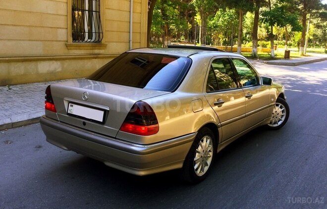 Mercedes C 220 1999, 260,000 km - 2.2 l - Bakı