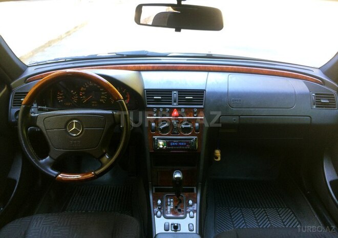 Mercedes C 220 1999, 260,000 km - 2.2 l - Bakı