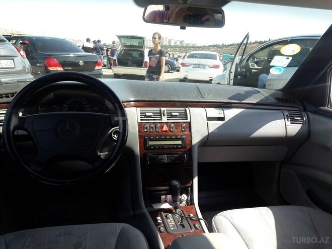 Mercedes E 280 1996, 281,000 km - 2.8 л - Astara