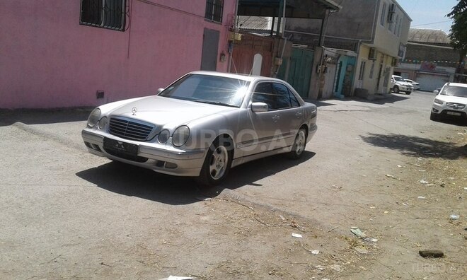 Mercedes E 280 2000, 235,000 km - 2.8 l - Bakı