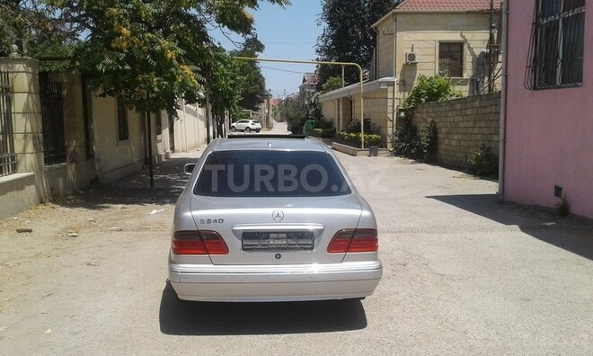 Mercedes E 280 2000, 235,000 km - 2.8 l - Bakı