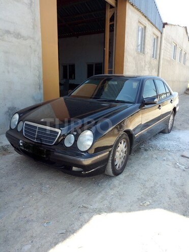 Mercedes E 220 2000, 268,000 km - 2.2 l - Bakı