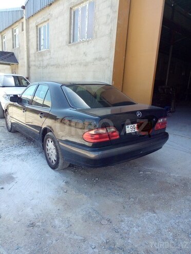 Mercedes E 220 2000, 268,000 km - 2.2 l - Bakı