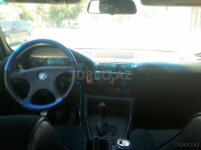 BMW 525 1989, 300,000 km - 2.5 l - Xudat
