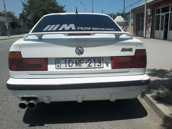 BMW 525 1989, 300,000 km - 2.5 l - Xudat