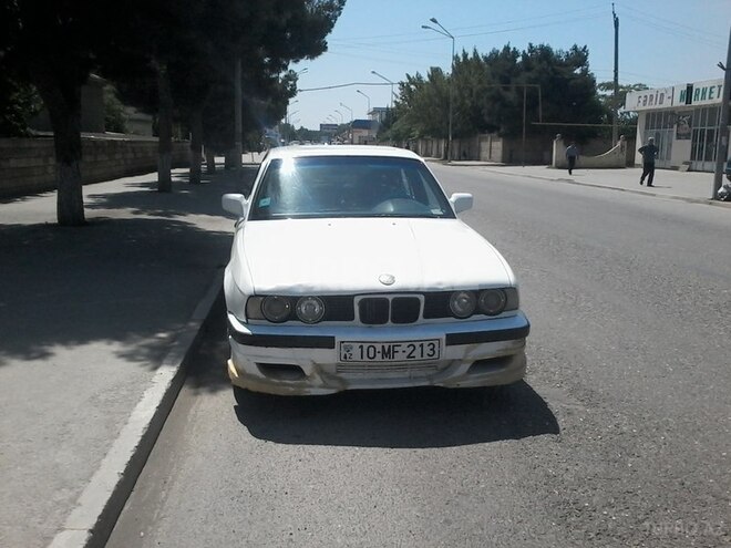 BMW 525 1989, 300,000 km - 2.5 l - Xudat