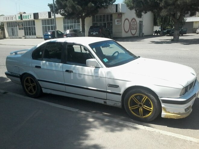 BMW 525 1989, 300,000 km - 2.5 l - Xudat