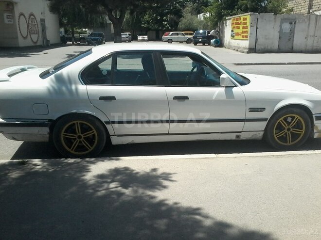 BMW 525 1989, 300,000 km - 2.5 l - Xudat