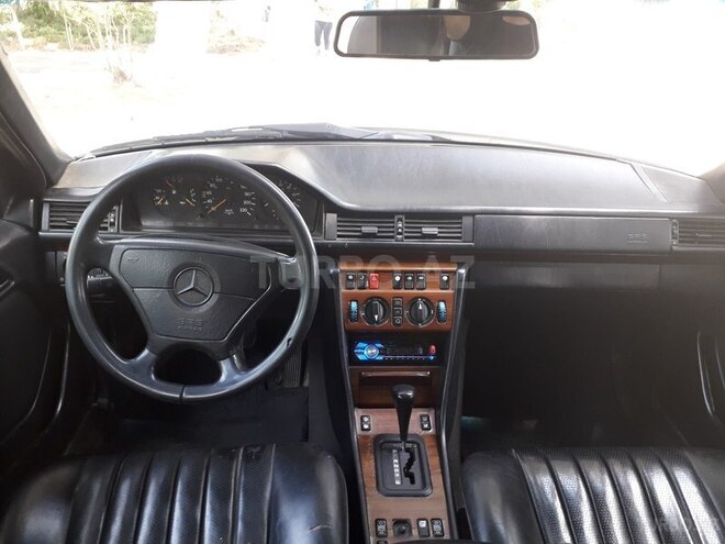 Mercedes E 250 1994, 320,000 km - 2.5 l - Sumqayıt