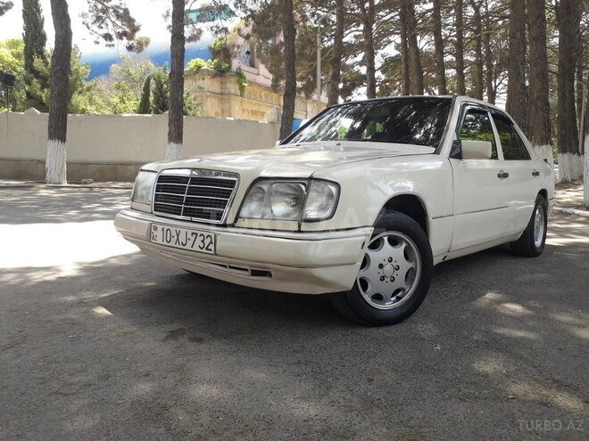 Mercedes E 250 1994, 320,000 km - 2.5 l - Sumqayıt
