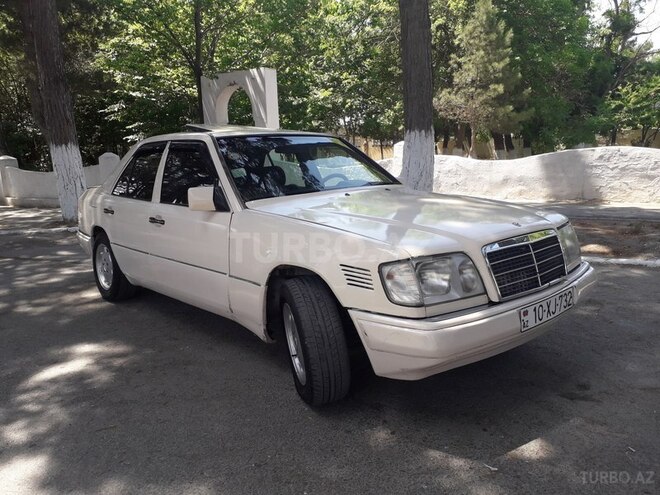 Mercedes E 250 1994, 320,000 km - 2.5 l - Sumqayıt