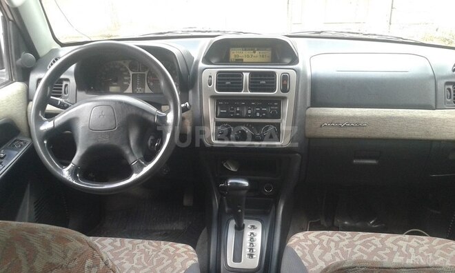Mitsubishi Pajero io 1999, 299,000 km - 1.8 l - Bakı