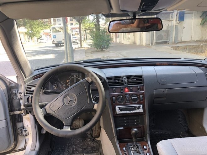 Mercedes C 180 1997, 200,000 km - 1.8 л - Bakı