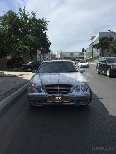 Mercedes E 220 2001, 370,000 km - 2.7 l - Bakı