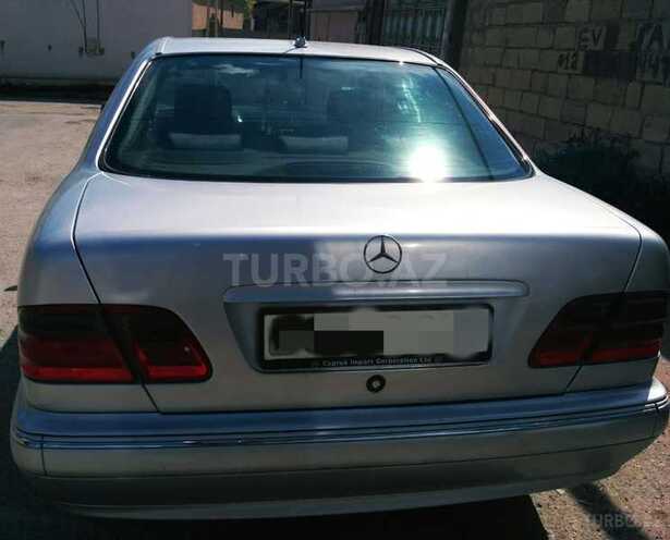 Mercedes E 220 2002, 322,700 km - 2.2 l - Bakı