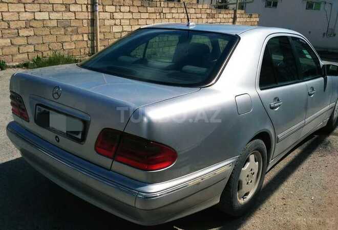 Mercedes E 220 2002, 322,700 km - 2.2 l - Bakı