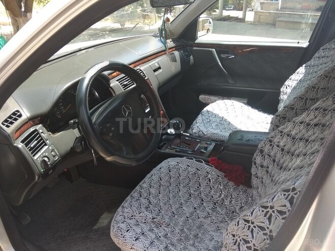 Mercedes E 220 2002, 322,700 km - 2.2 l - Bakı
