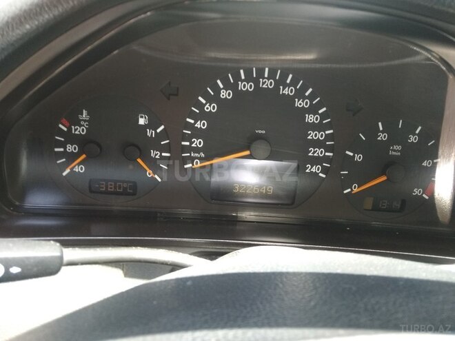 Mercedes E 220 2002, 322,700 km - 2.2 l - Bakı