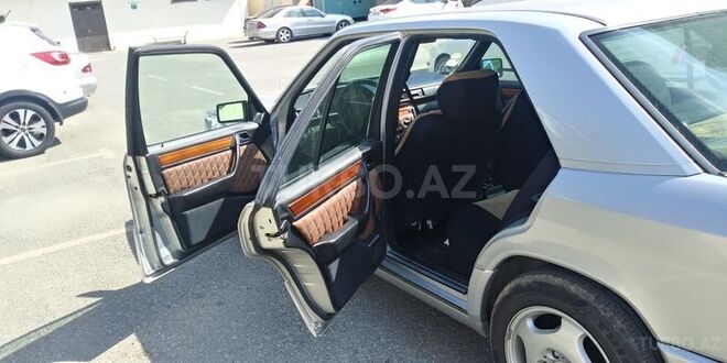 Mercedes E 220 1993, 300,000 km - 2.2 l - Sumqayıt
