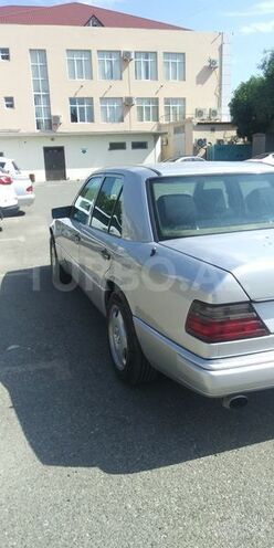 Mercedes E 220 1993, 300,000 km - 2.2 l - Sumqayıt