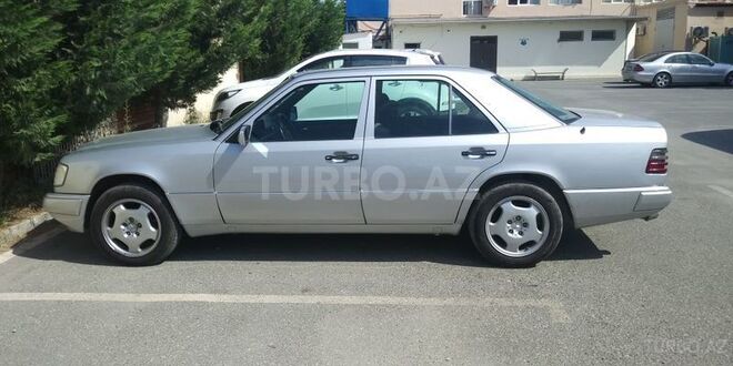 Mercedes E 220 1993, 300,000 km - 2.2 l - Sumqayıt