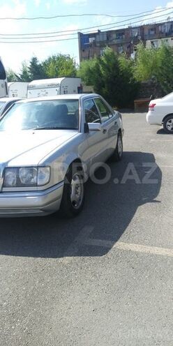 Mercedes E 220 1993, 300,000 km - 2.2 l - Sumqayıt