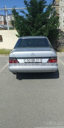 Mercedes E 220 1993, 300,000 km - 2.2 l - Sumqayıt
