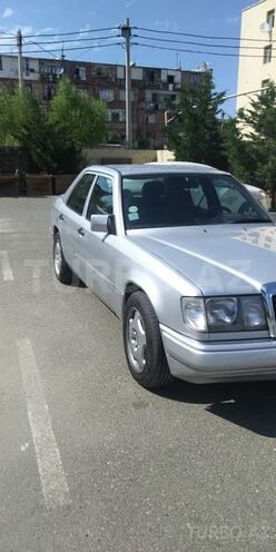 Mercedes E 220 1993, 300,000 km - 2.2 l - Sumqayıt