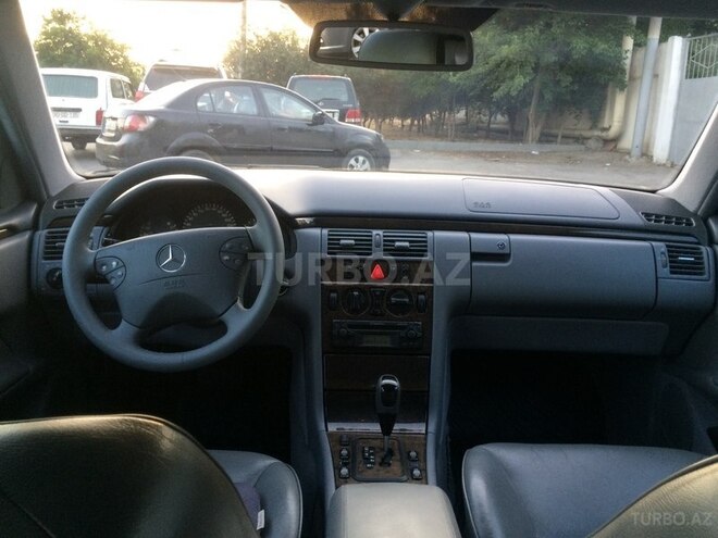 Mercedes E 240 2000, 286,700 km - 2.6 l - Bakı