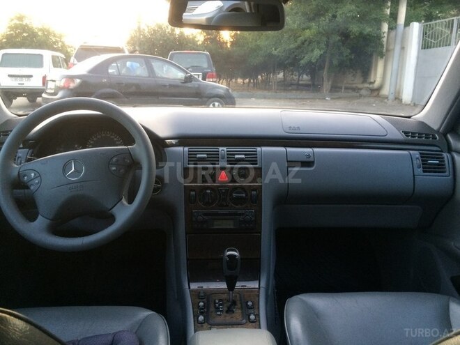 Mercedes E 240 2000, 286,700 km - 2.6 l - Bakı