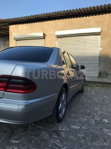 Mercedes E 270 2001, 226,000 km - 2.7 l - Şəki