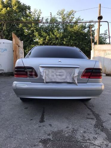 Mercedes E 270 2001, 226,000 km - 2.7 l - Şəki