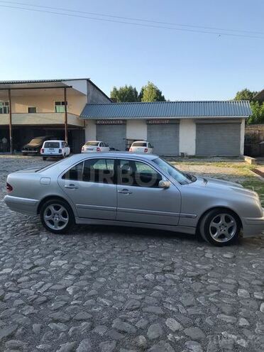 Mercedes E 270 2001, 226,000 km - 2.7 l - Şəki