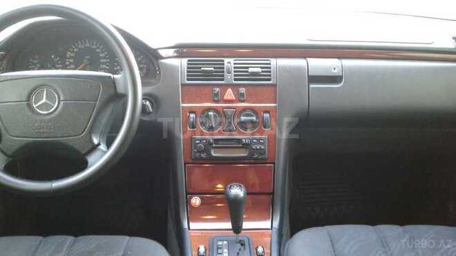 Mercedes E 230 1995, 274,000 km - 2.3 l - Bakı