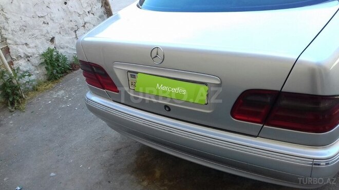 Mercedes E 240 2000, 264,000 km - 2.6 l - Bakı
