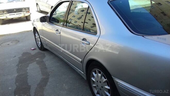 Mercedes E 240 2000, 264,000 km - 2.6 l - Bakı