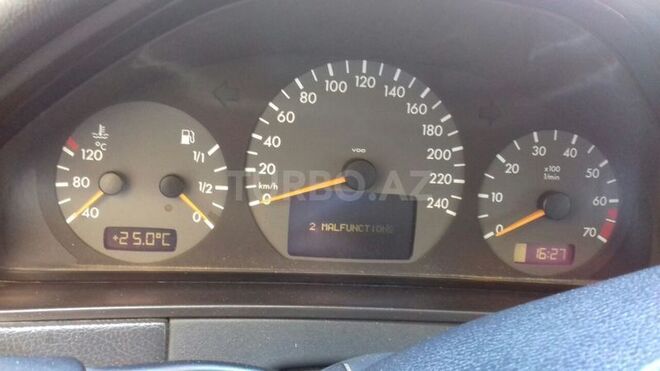 Mercedes E 240 2000, 264,000 km - 2.6 l - Bakı