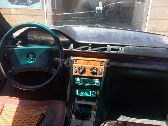 Mercedes E 200 1992, 298,000 km - 2.0 l - Bakı