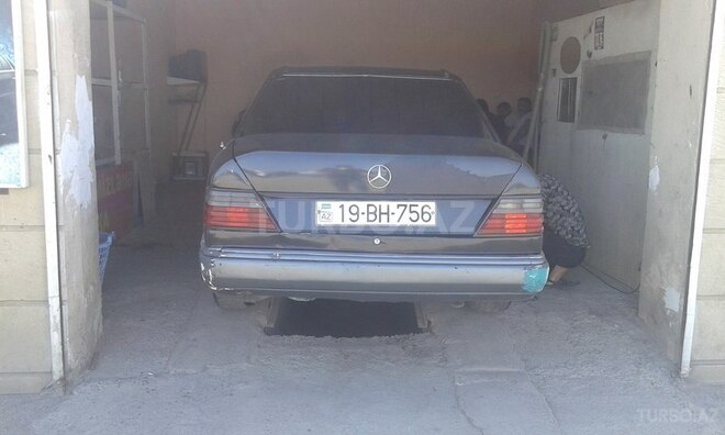 Mercedes E 200 1992, 230,000 km - 2.0 л - Bakı
