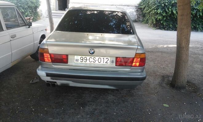 BMW 520 1988, 235,000 km - 2.0 l - Bakı