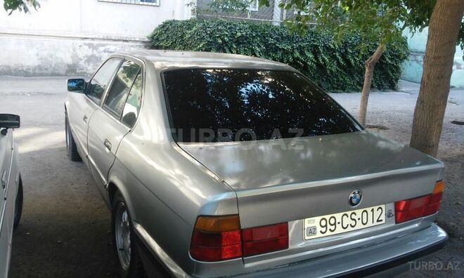 BMW 520 1988, 235,000 km - 2.0 l - Bakı
