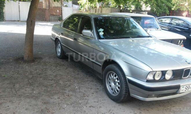 BMW 520 1988, 235,000 km - 2.0 l - Bakı