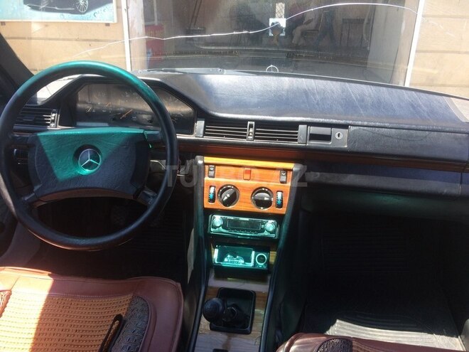 Mercedes E 200 1991, 302,300 km - 2.0 l - Bakı