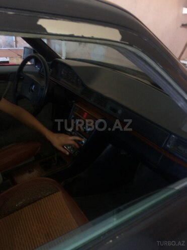 Mercedes E 220 1993, 319,000 km - 2.2 l - Bakı