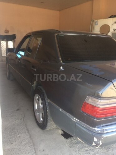 Mercedes E 220 1993, 319,000 km - 2.2 l - Bakı