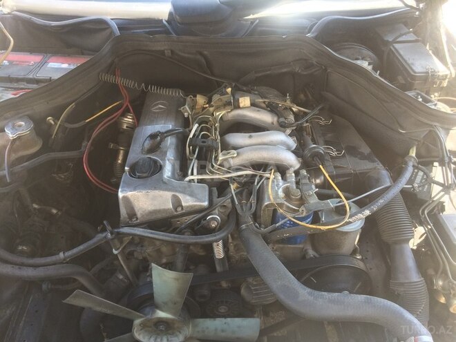 Mercedes E 220 1993, 319,000 km - 2.2 l - Bakı