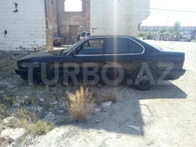 BMW 525 1988, 331,567 km - 2.5 л - Bakı