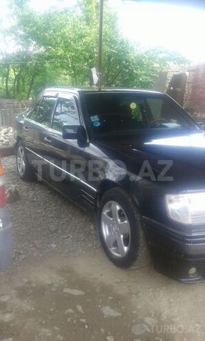 Mercedes E 220 1994, 290,000 km - 2.2 л - Ağstafa
