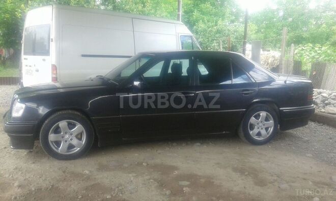 Mercedes E 220 1994, 290,000 km - 2.2 л - Ağstafa